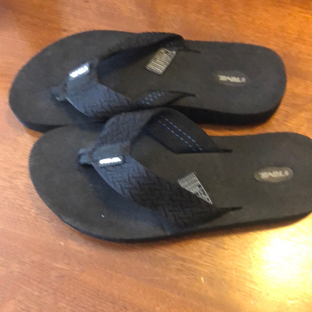 Teva black flip flops